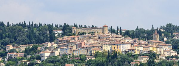 Comment organiser un séjour en Provence avec des cours de cuisine et des visites de musées?